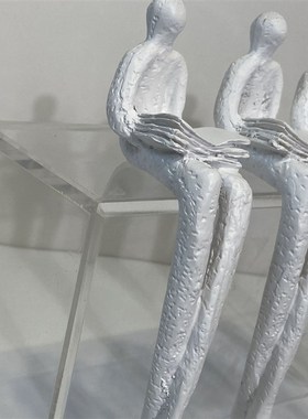 轻奢看书人亚克力底座样板房书房书柜开放柜摆件抽象家居饰品