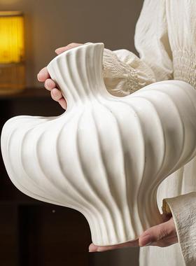 意简约陶瓷花瓶摆件轻奢高级感小众厅客FCL玄关视电柜餐边柜装创