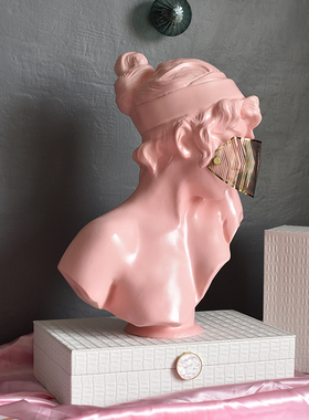 留连粉红色金属面罩雕塑摆件网红艺术轻奢雕像美容院客厅软装饰品