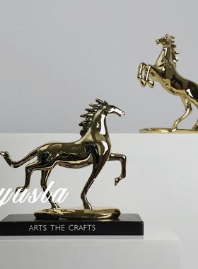 简约轻马到成功办公室摆件客厅视奢1528柜样软板间书柜电动物装饰