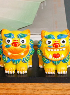 狮三百瞪眼 小狮子可爱动物卧室桌面树脂摆件装饰保平安送礼文创