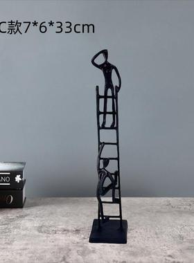 代简约居抽1111象金件属黑色攀登人物摆家客厅创意软装现桌面工艺