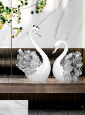 欧式创意家居桌面装饰品新房客厅电视柜酒柜天鹅摆件结婚新婚礼物