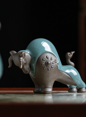 陶瓷牛气冲天摆件小号客厅玄关酒柜桌面装饰品办公桌生肖牛摆设