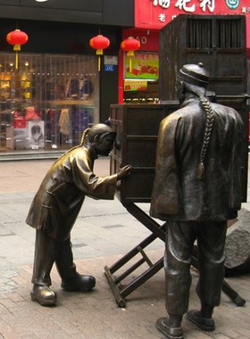 走西口主题铜雕塑玻璃钢一家人走口外情景民俗商业街步行街景观
