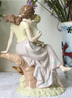 外贸出口西班牙雅致高温陶瓷人物手工彩绘捏花温情母子时光摆件