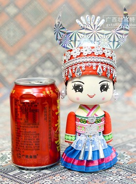 广西苗族布娃娃文创礼品 民族服饰木偶会议礼品展示展览桌面摆件
