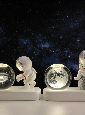 创意宇航员星空漫步小夜灯内雕水晶球发光底座摆件送学生朋友礼品