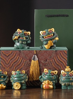 国潮元宝铜币风狮爷一对摆件创意吉他麦霸小狮子礼品客厅桌面装饰