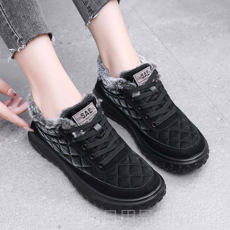 High-end old Beijing shoes for women in winter 2025 new lace-up cotton shoes plus velvet and thick snow boots to prevent slippery soles