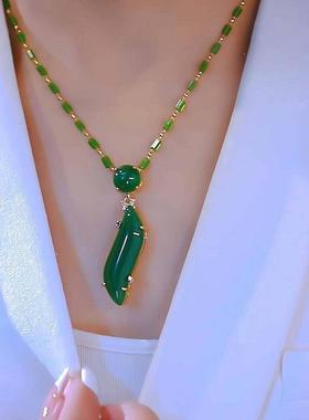 爱读好物严选美人腰项炼绿色碧石女士锁骨炼2025新款轻奢小众吊坠