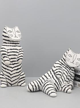现代简树脂手绘纹脸猫摆件客厅玄关条酒店样1322板间平软装约家居
