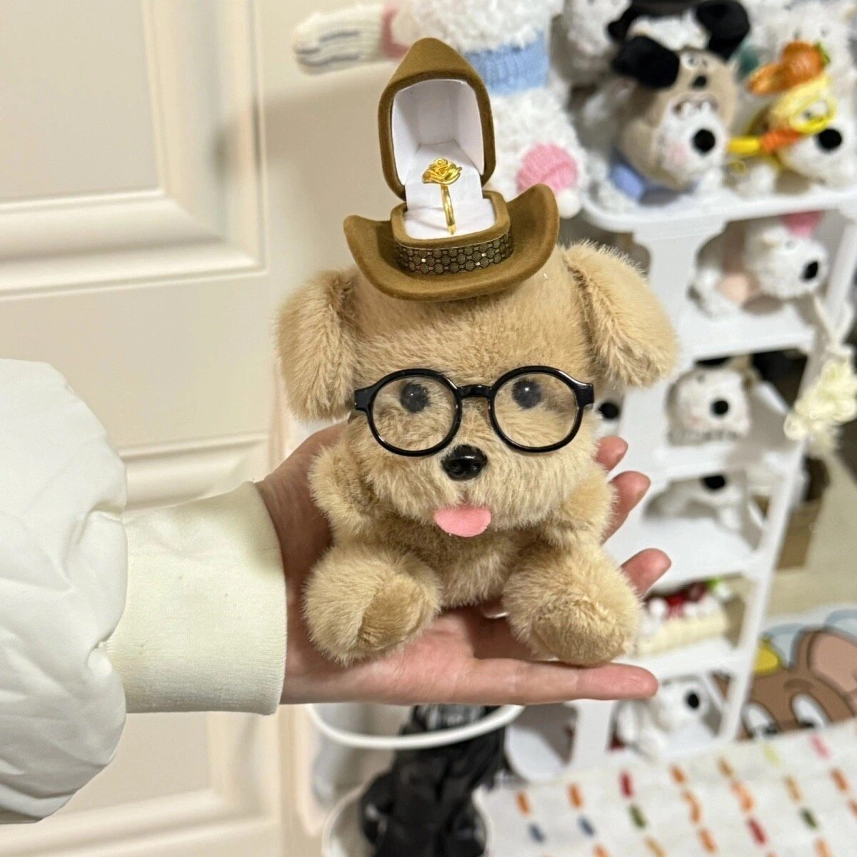 Tongue-sticking puppy ring box, plush doll ring box, cute cartoon doll ornaments storage jewelry box