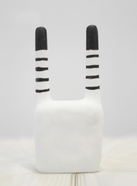 现代简约样板间抽象陶瓷小摆件售楼处客厅书房点书柜创意软装饰品