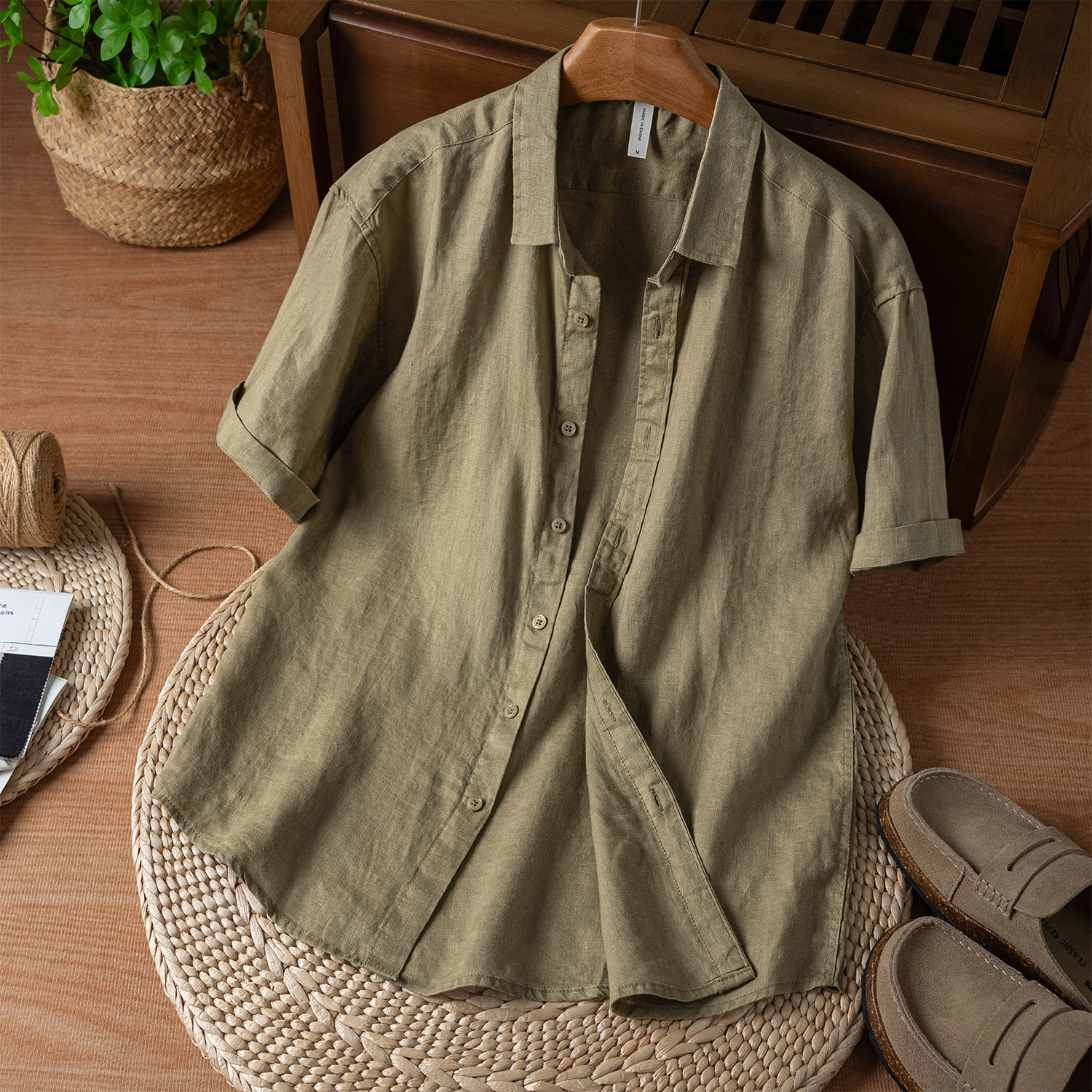Pure linen short sleeve lapel shirt is comfortable and breathable