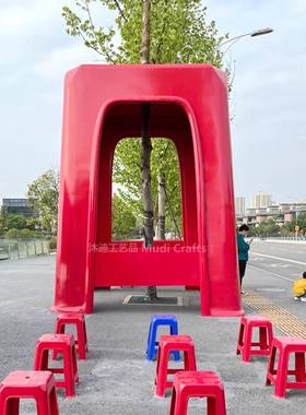 网红巨型凳超椅子板凳景黄色外径区子大公园农庄拍卡照打创意合影