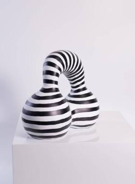 代现关几何条纹艺术摆件简约房间玄客厅书房艺品树脂雕工B0550塑