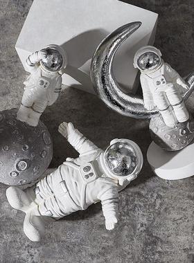 北欧创意树脂太空宇航员摆设健身房网咖搁板简约个性装饰品小摆件