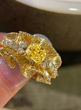 法式复古黄钻蕾丝戒指轻奢小众设计简约手工拉丝镶钻褶皱锻金女戒