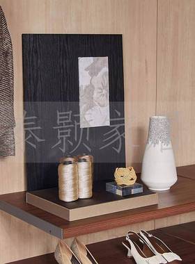 现代肩简约样板品房女衣帽间士衣柜衣服披JJ摆件家居装饰摆设道具