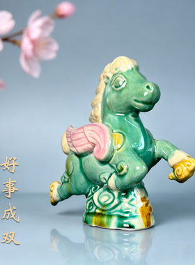 唐三彩双翼马陶瓷马桌面摆件