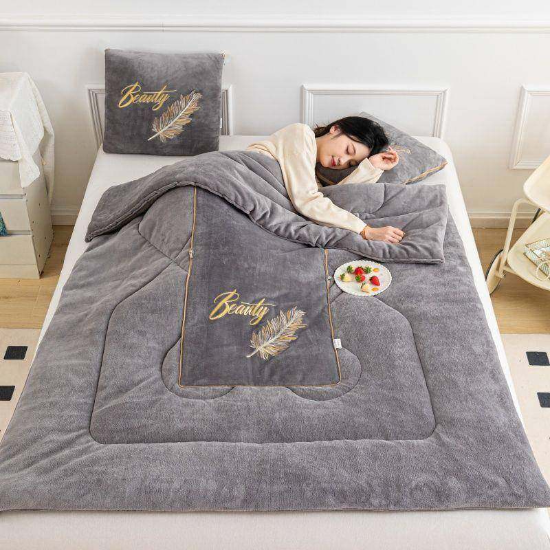 PUG载抱枕被子两用加厚二合一折叠汽车头被办公室午毯子冬天枕睡,淘宝优惠券,粉丝福利购,淘宝优惠卷