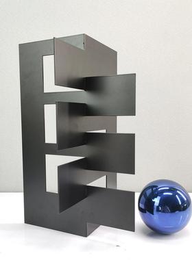 现代极简白色屏金属立镂空风几何摆件客厅体样房艺术桌面装板LTY