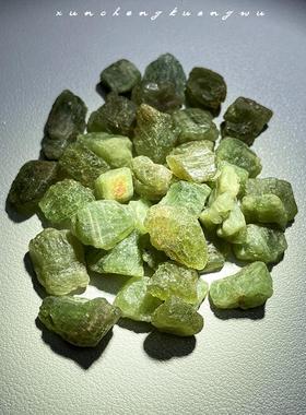 天然少见绿色磷灰石原石颗粒 原矿教学标本科普认知扩香石矿标石