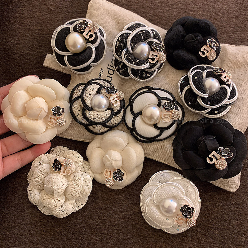 法式小香风山茶花胸针女时尚高级感气质大衣外套别针毛衣秋冬轻奢,淘宝优惠券,粉丝福利购,淘宝优惠卷