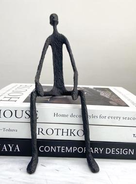 现代简约黑色抽象人像雕塑摆件样板房售楼处玄关坐姿人物软装饰品