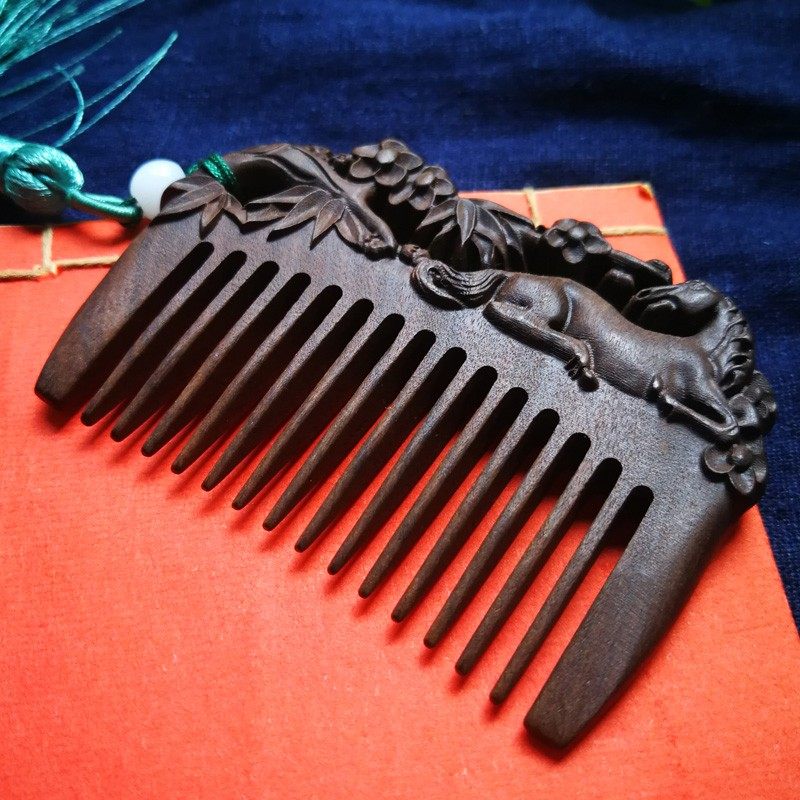 天然沉香木梳子家用防静电檀木便携式宽齿雕花小梳子女士个人护理,淘宝优惠券,粉丝福利购,淘宝优惠卷