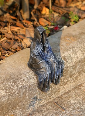 哥特暗黑风克苏鲁恶魔黑袍修士神像撒旦坐姿雕塑树脂摆件装饰雕像