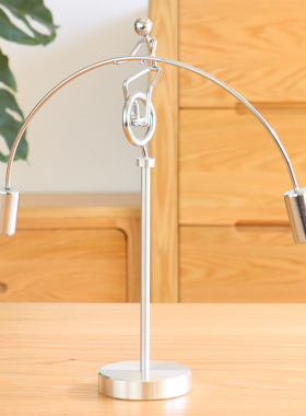 创意家居客厅装饰不倒翁小铁人混沌牛顿摆设儿童房间单脚平衡摆件