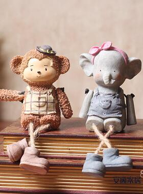 卡通家居房间装饰品小摆件树脂吊脚娃娃创意卧室电视柜搁板摆件