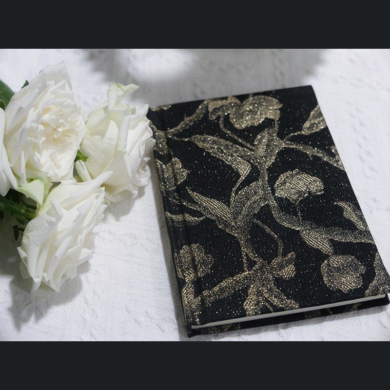 躲在耳里怙屳高级黑金高颜值金丝日记本32k硬面本A5手帐书衣礼,淘宝优惠券,粉丝福利购,淘宝优惠卷