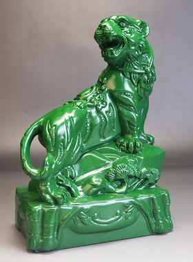 实木绿色老虎摆件木质生肖上山虎木头雕刻青虎绿虎纯木车载工艺品