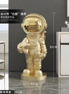 宇航员客厅装饰品，大型地板到天花板的电视柜旁边的家庭配件，宇