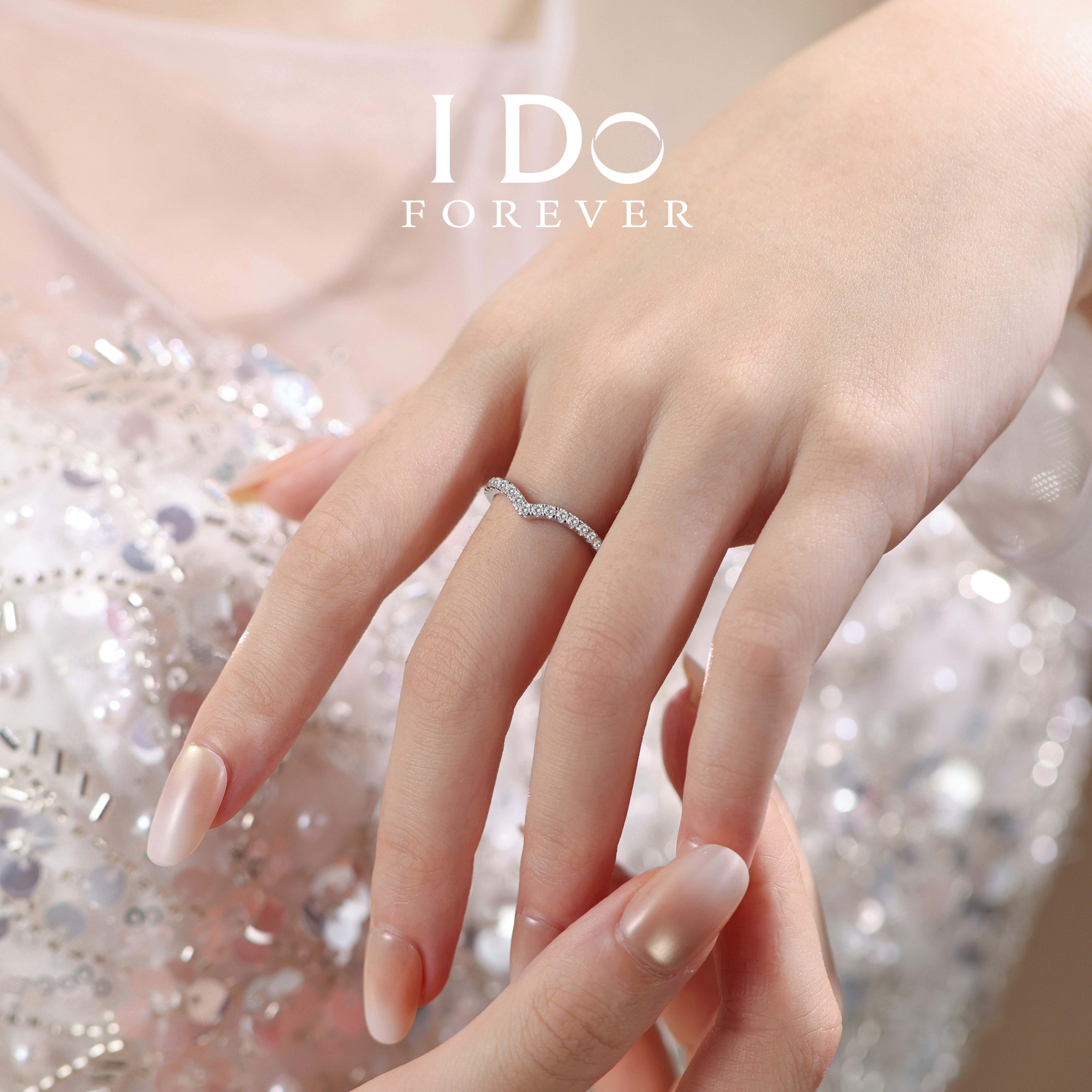IDO Forever V-shaped row of diamond cultured diamond ring