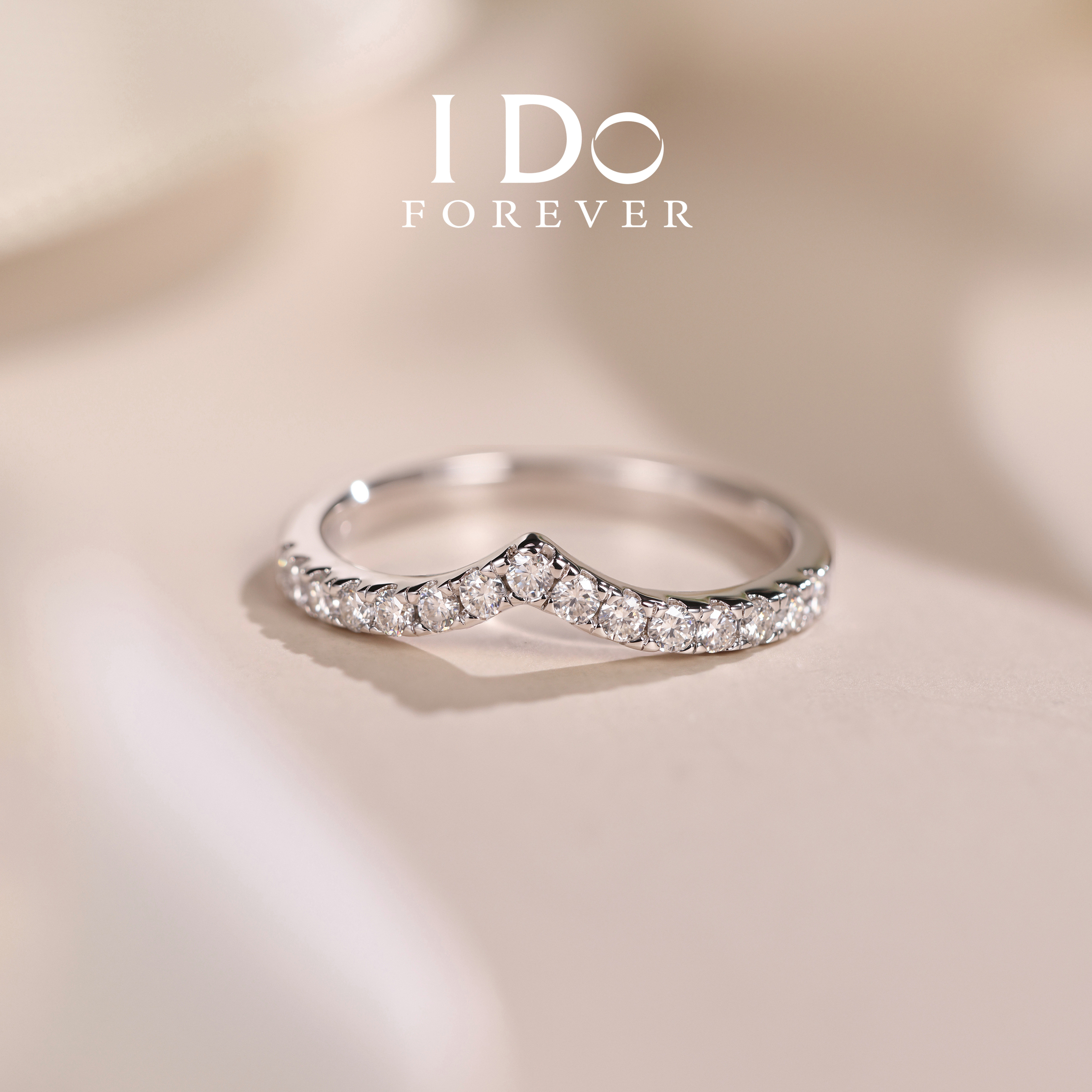 IDO Forever V-shaped row of diamond cultured diamond ring