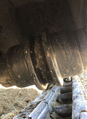 三一55/60/65挖机支重轮斗山55/60链轮承重轮玉柴临工徐工60地轮