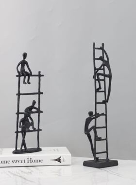 简约现代金属黑色攀登人物摆件样板房售楼部家居客厅创意软装饰品
