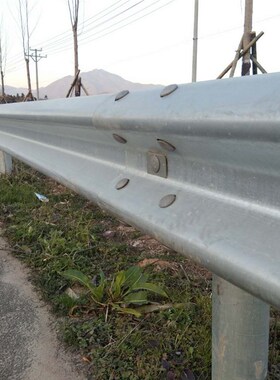 热镀锌钢波形护栏板高速公路交通防撞三波喷塑乡村镇道路双波护栏