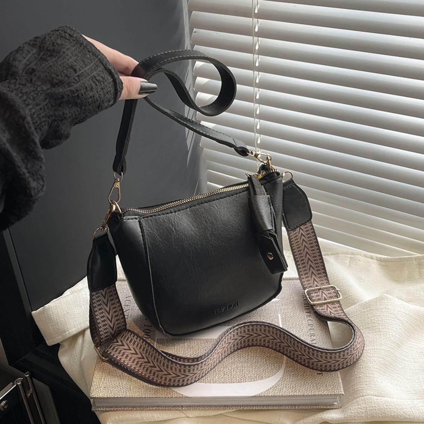 秋冬新款高级感小众斜挎包单肩女包简约宽肩带大容量马鞍斜挎包潮,淘宝优惠券,粉丝福利购,淘宝优惠卷