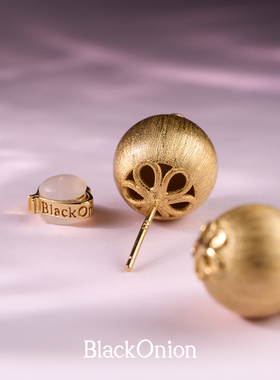 BlackOnion拉丝梅花金球耳钉