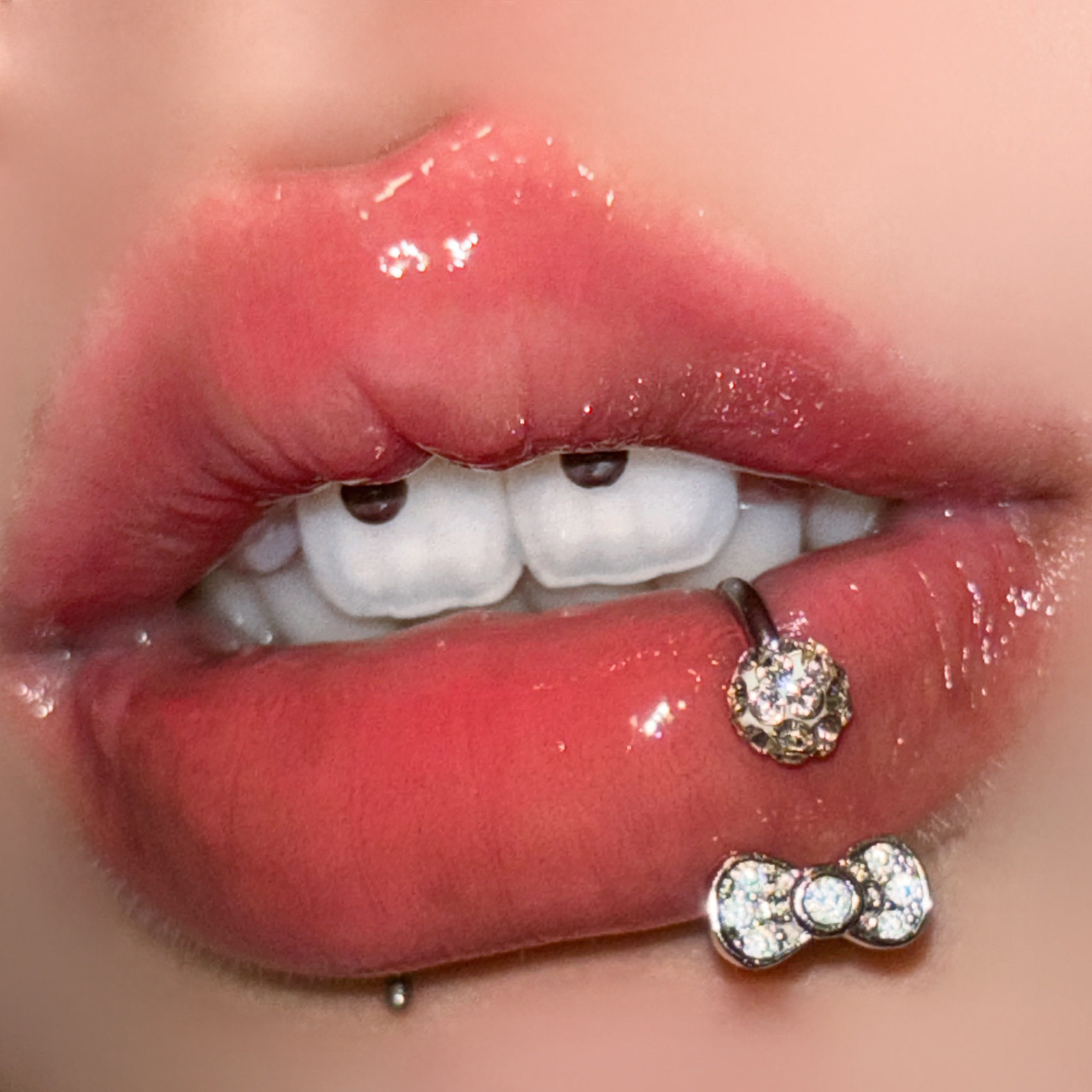 爆闪泥巴球唇环结十字架唇饰不锈钢外牙.锆石耳骨环马蹄环,淘宝优惠券,粉丝福利购,淘宝优惠卷