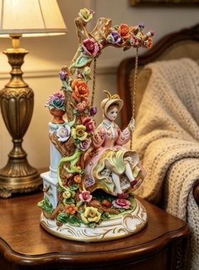 陶瓷美器•贵妇荡秋千•瓷塑根据弗拉戈纳尔世界名画《秋千》复刻