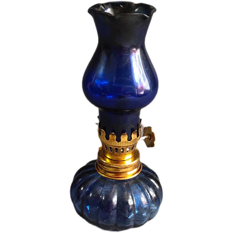 Antiques and miscellaneous collections, antique small glazed oil lamps, home furnishings and old objects, two options to choose from