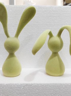 克莱因蓝卡通长耳弯耳兔子客厅酒柜电视柜入户玄关轻奢风装饰摆件