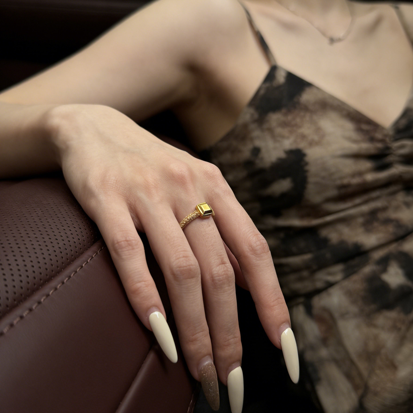 Queyunlai gold dot diamond ring pure gold 999 sugar cube diamond shadow ring high-end ins style gift for girlfriend and best friend