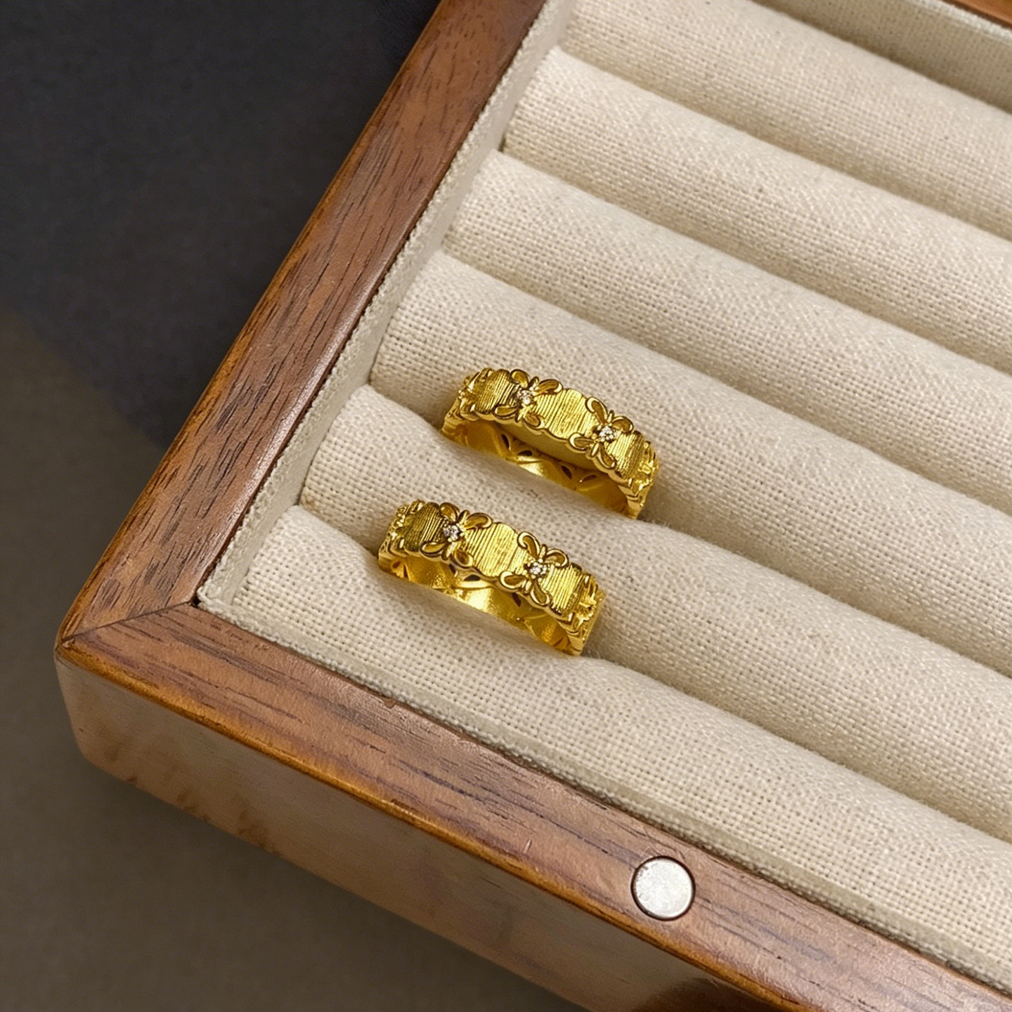 Queyunlai Gold Dot Diamond Flower Ring Pure Gold 999 Fashion Simple Women's Ring as a Gift for Your Girlfriend